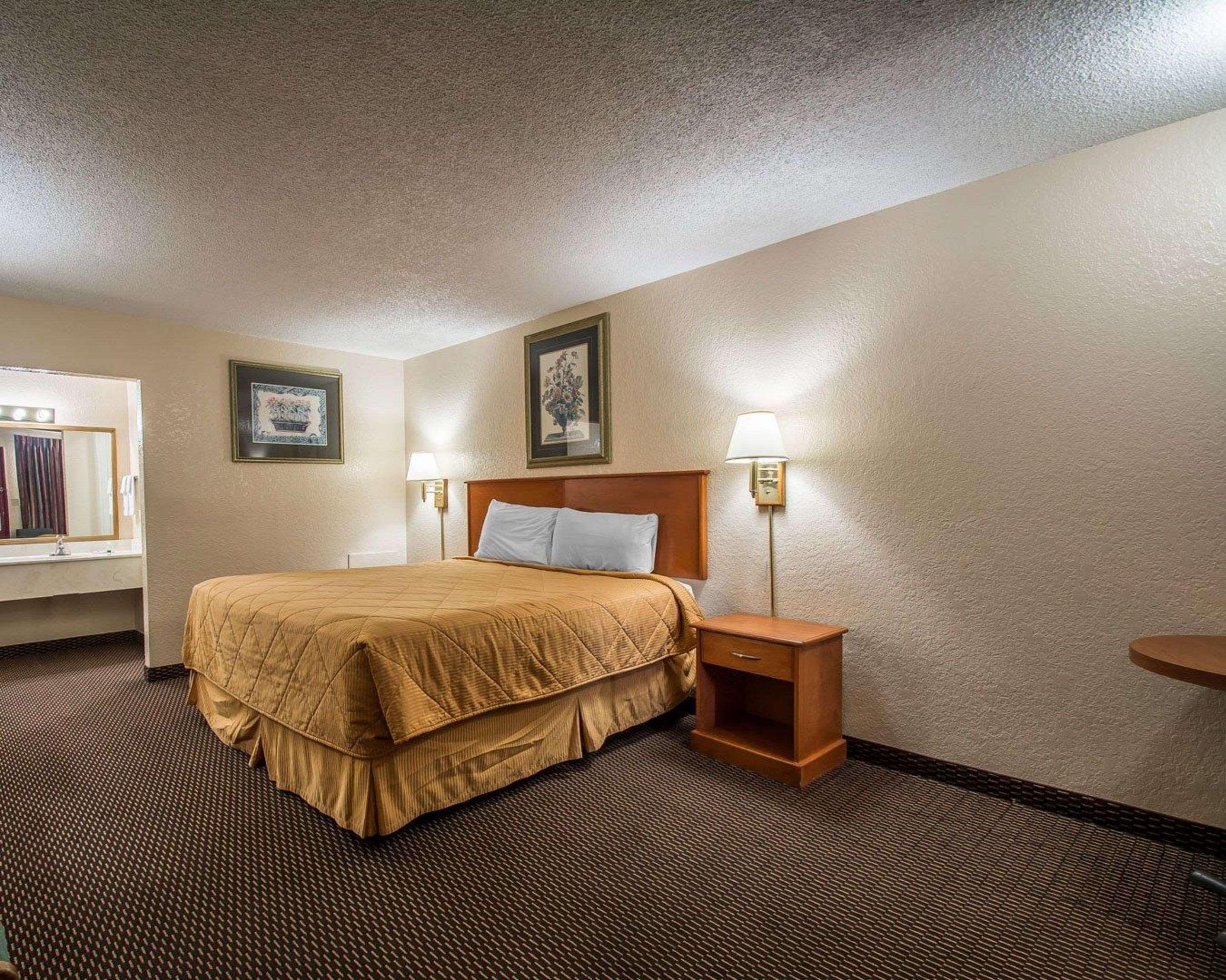 Rodeway Inn Fort Pierce I-95 Exterior photo