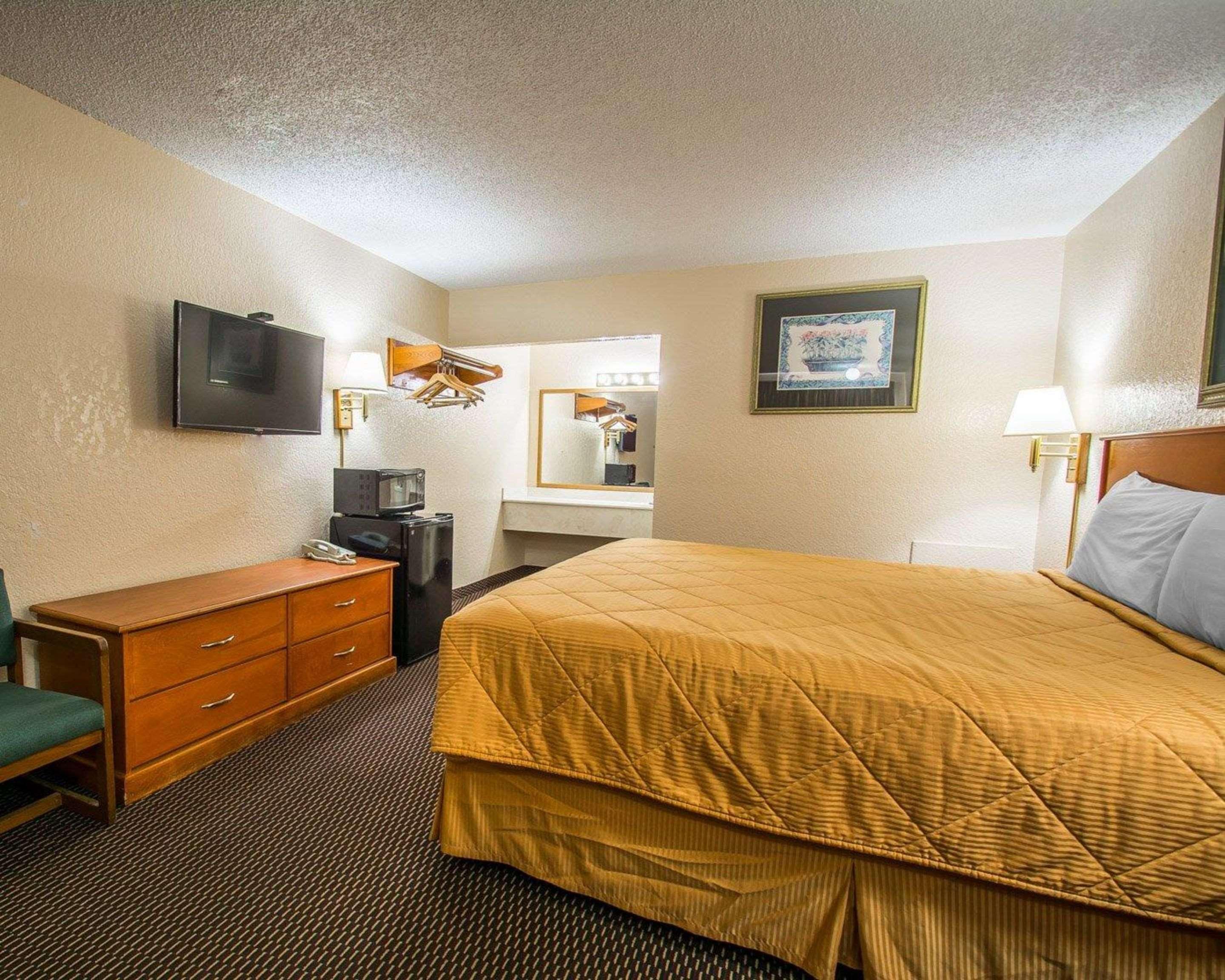 Rodeway Inn Fort Pierce I-95 Exterior photo