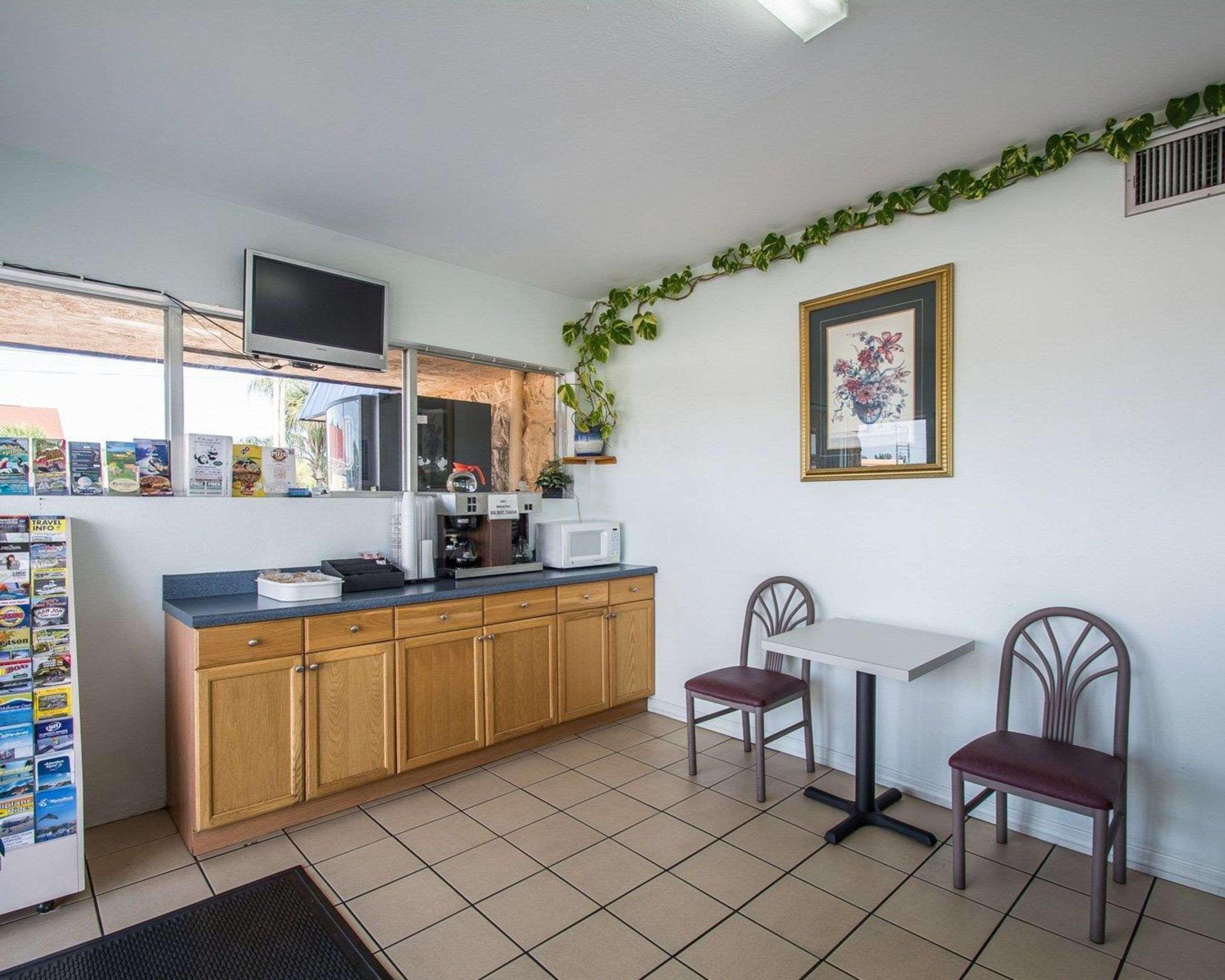 Rodeway Inn Fort Pierce I-95 Exterior photo