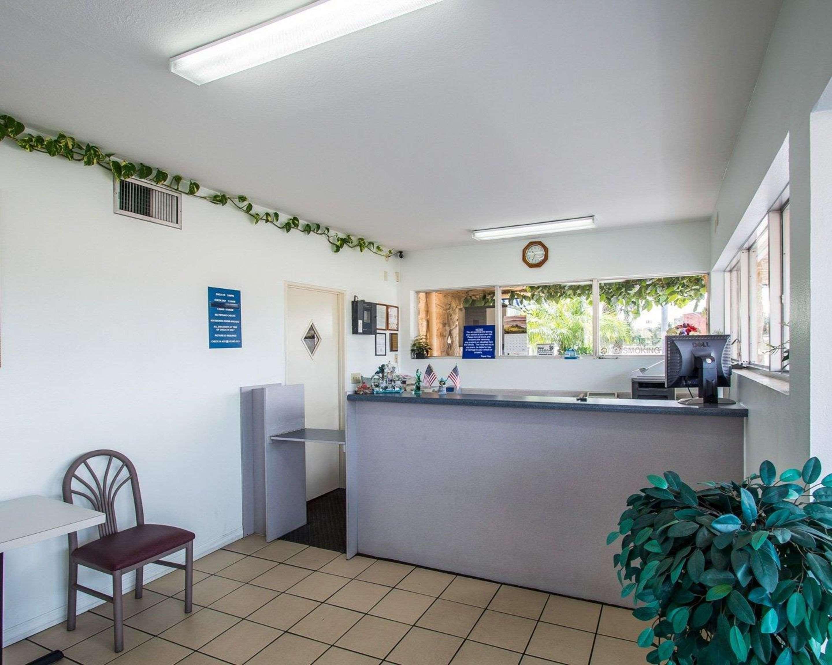 Rodeway Inn Fort Pierce I-95 Exterior photo