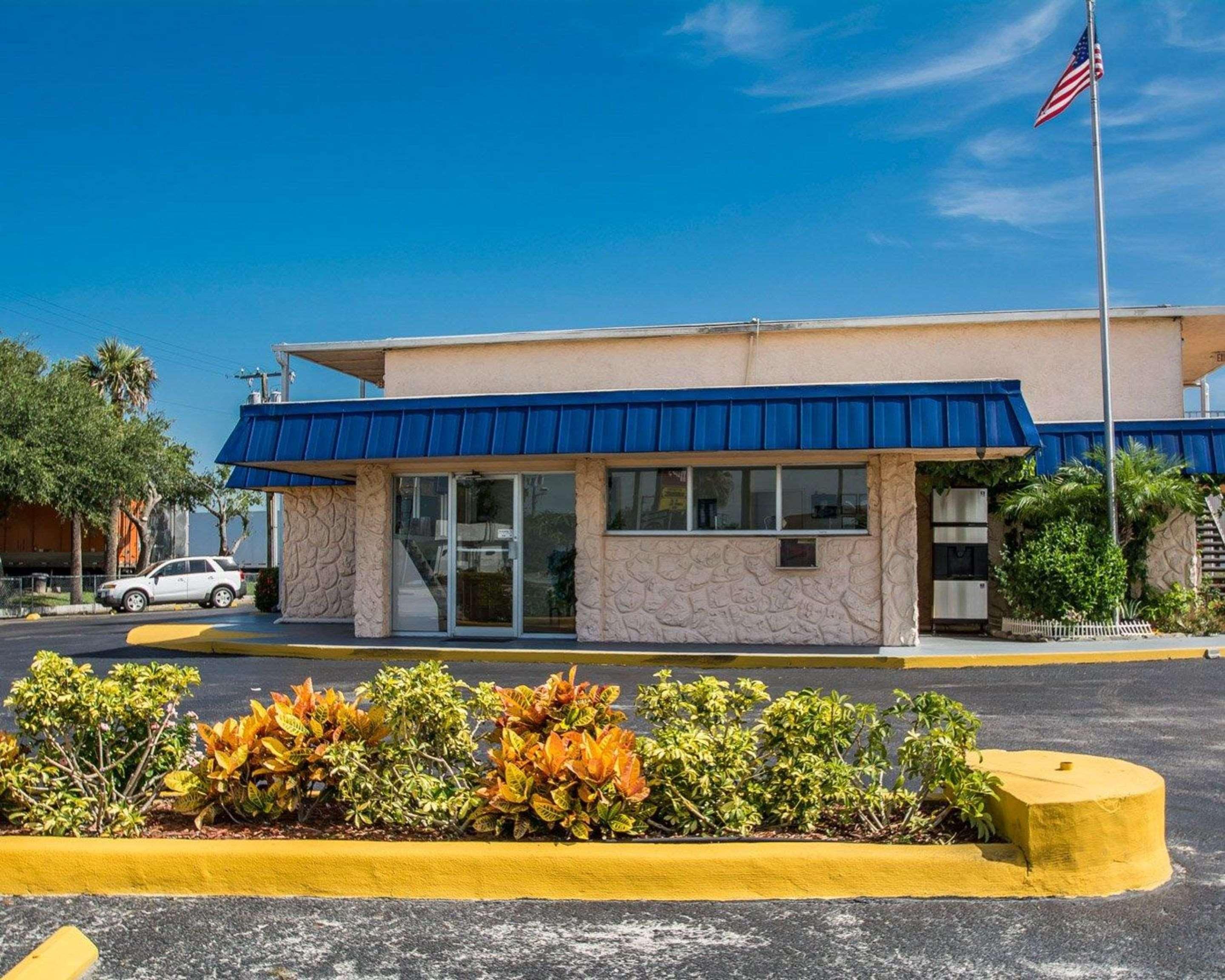 Rodeway Inn Fort Pierce I-95 Exterior photo