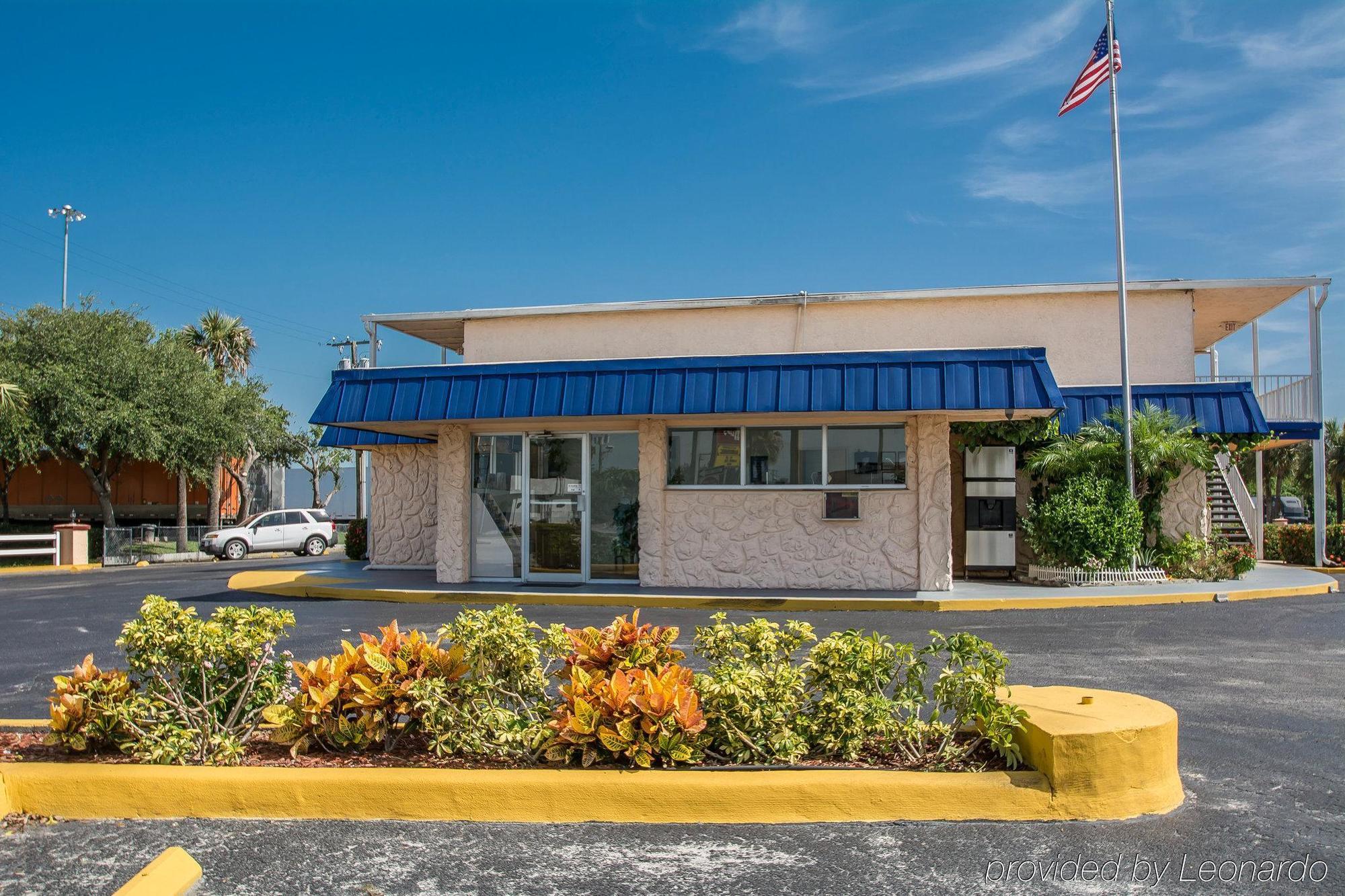 Rodeway Inn Fort Pierce I-95 Exterior photo